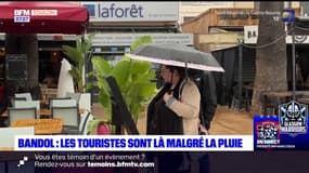 Bandol: les touristes présents malgré la pluie