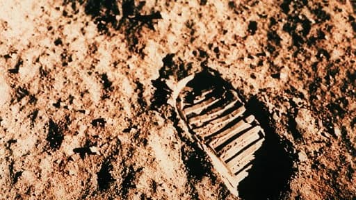 Le pas de Neil Armstrong sur le sol lunaire - Image d’illustration