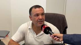 Oussidine, propriétaire d'une boutique de téléphonie mobile à Marseille, a abrité une victime de l'attaque au couteau à Marseille.