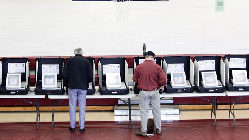 Des électeurs votent lors du "Super Tuesday", le 1er mars, en Georgie.
