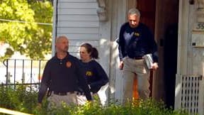 Perquisition du FBI à Watertown, dans le Massachusetts. Selon les autorités américaines, les trois personnes arrêtées jeudi aux Etats-Unis ont entretenu des liens avec Faisal Shahzad, accusé d'une tentative d'attentat sur Times Square à New York, et pourr