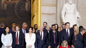 Mark Zuckerberg et sa femme, Jeff Bezos et sa compagen, Sundar Pichai, Elon Musk (de gauche à droite)
