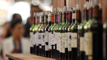Au salon Vinexpo, à Bordeaux, mardi. L'agression d'étudiants chinois en oenologie et la menace d'un conflit commercial entre la Chine et l'Union européenne n'ont pas réussi à ternir l'intérêt du salon du vin de Bordeaux pour le marché le plus prometteur d