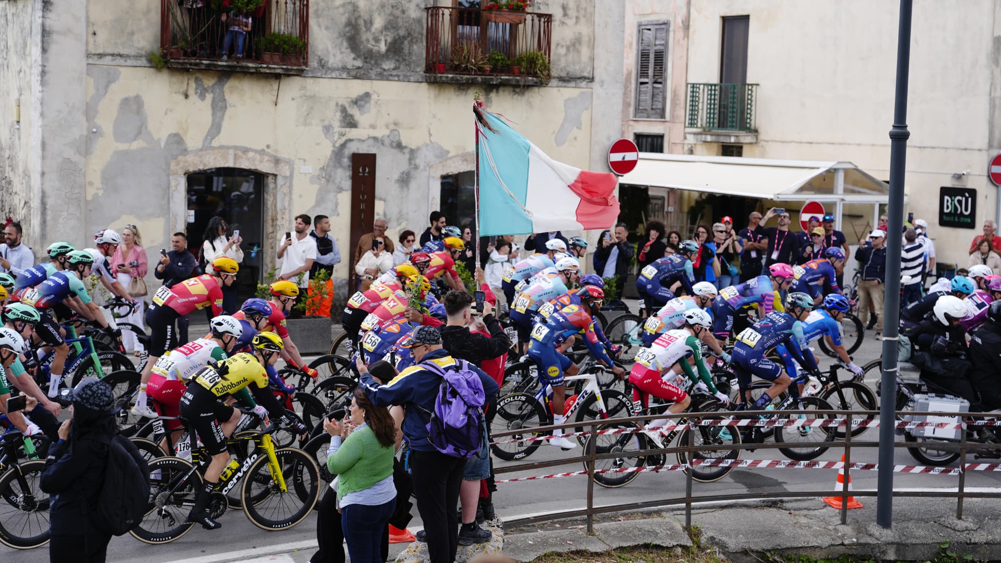 Giro 2026: a chaotic end, an unexpected winner, and Magnier who fails in 3rd place
