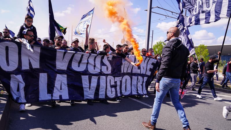 Bordeaux-Rennes: l’arrivée des Girondins sous les chants et la fumée des fumigènes