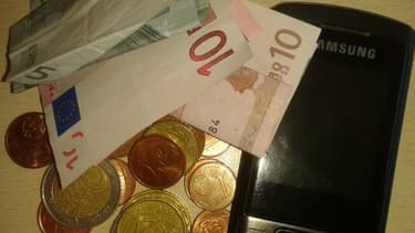 Les Espagnols économisent au maximum sur leur facture téléphonique.