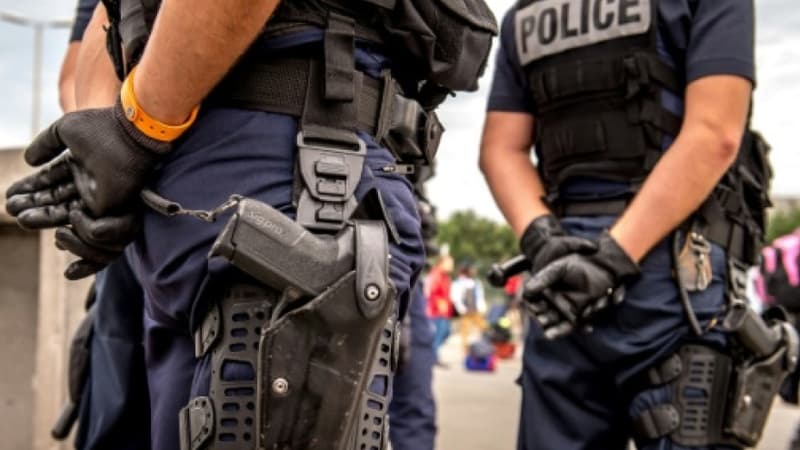 Six personnes ont été placées en garde à vue dans l'enquête sur la fourniture d'armes utilisées lors des attentats du 15 janvier à Paris. 