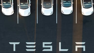 Le parking de l'usine Tesla à Fremont, le 10 février 2022, que la Californie a qualifié de lieu de travail "racialement ségrégué" dans une plainte déposée mercredi
