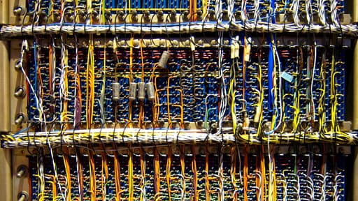 Le documents publié le 30 septembre 2013 par le Guardian révèle que des métadonnées relevant de millions d'utilisateurs sont sauvegardées par la NSA.