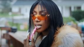 Aya Nakamura dans le clip de "Chimiyé"