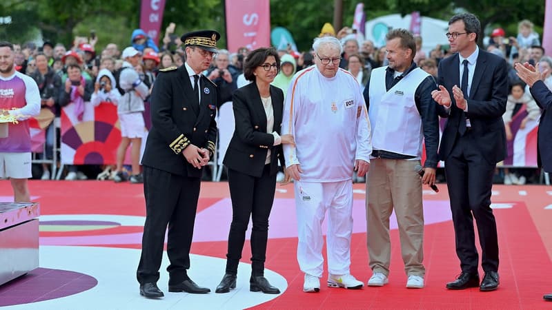 JO 2024: le doyen des porteurs de la flamme des Jeux de Paris, Roger Lebranchu, est mort