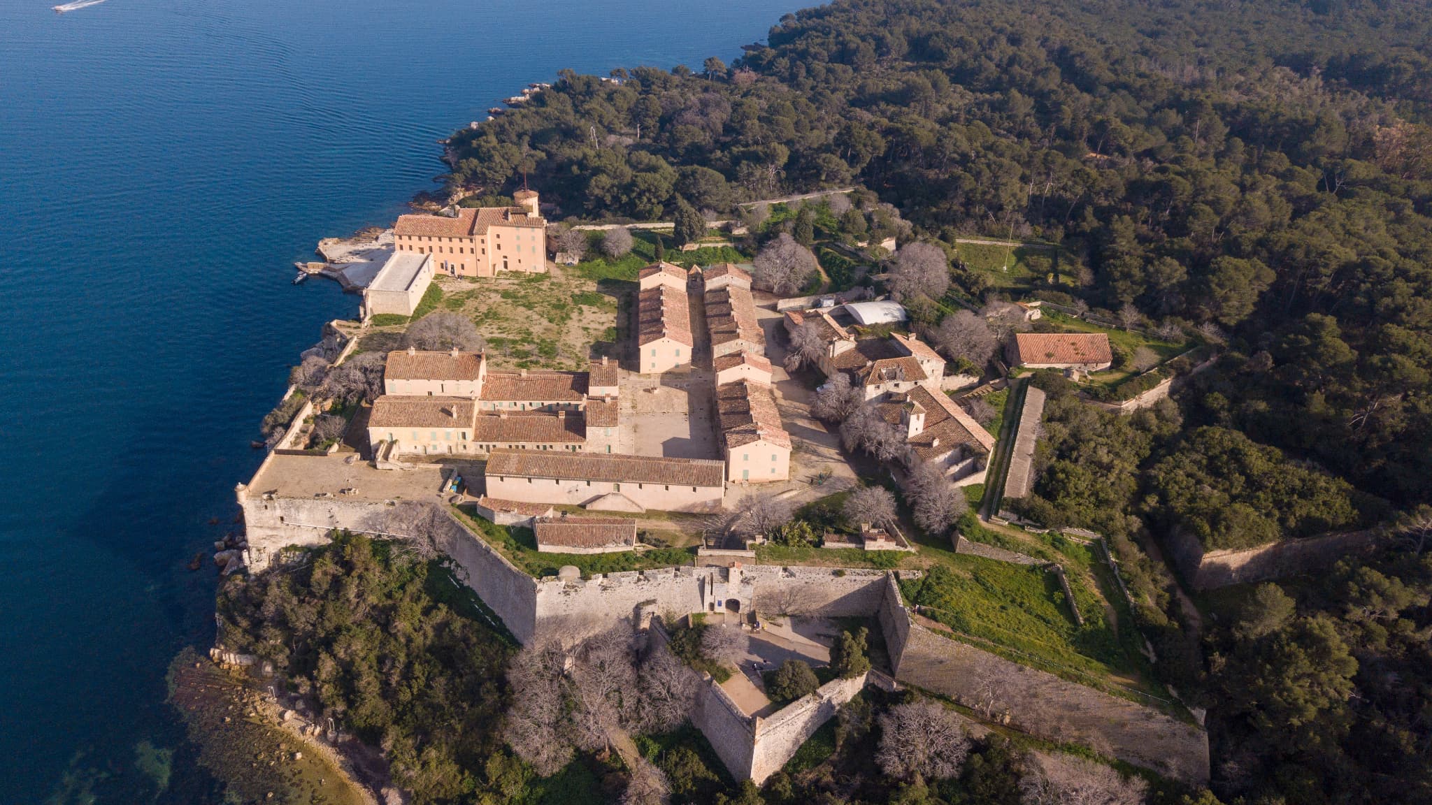 Le fort Royal de l'île Sainte Marguerite à Cannes, en 2024, lors du Loto du patrimoine.
