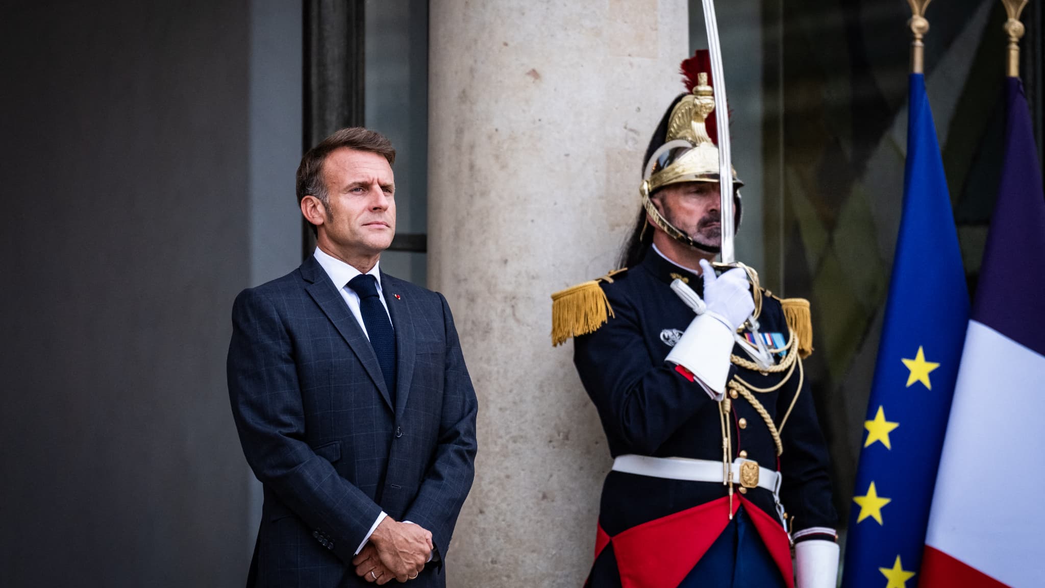 Emmanuel Macron estime que les motions de censure "sont des motions de dissolution"
