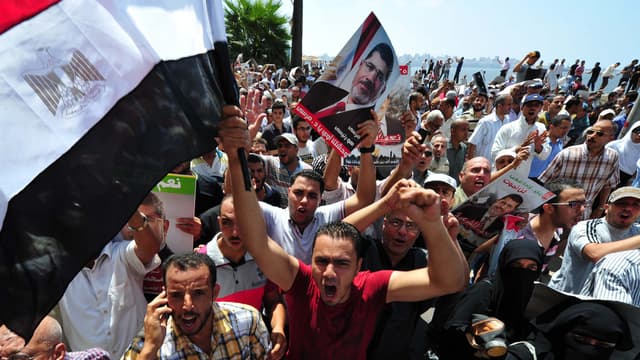 Les violences ont fait au moins 75 morts en Egypte, vendredi.