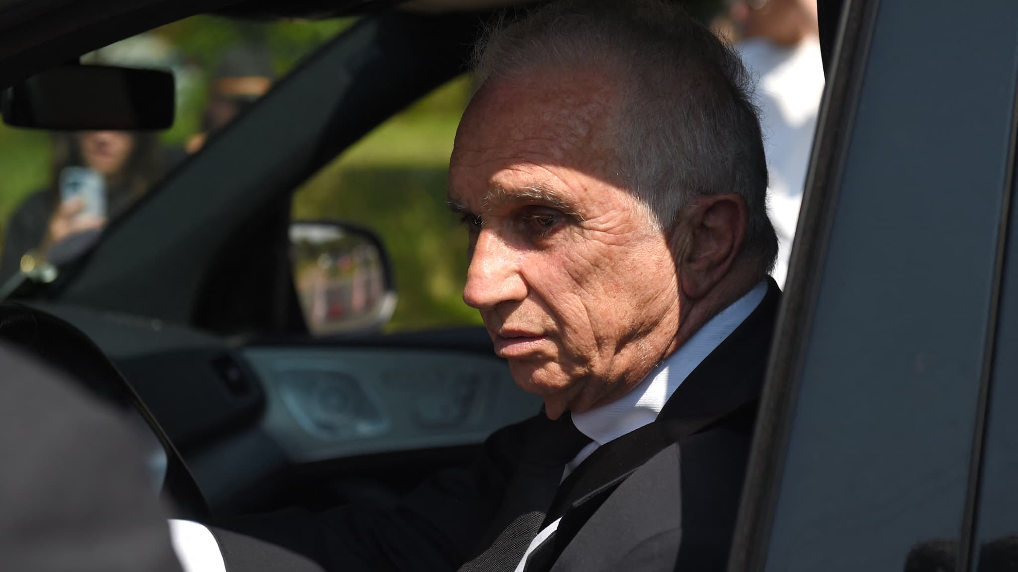 Alain Terzian à Douchy pour les obsèques d'Alain Delon, le 24 août 2024.
