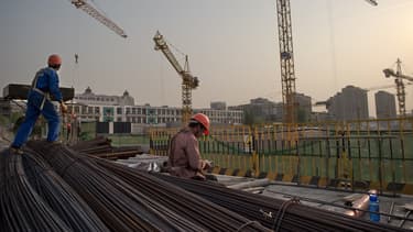 La Chine est engagé dans une douloureuse transition vers un modèle économique plus orienté vers le marché, la consommation et les services.