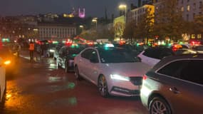 Les taxis ont levé les blocages et le rassemblement place Bellecour à Lyon