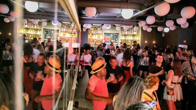 Pitchfork est connu pour l'organisation de concerts, comme ici à Chicago