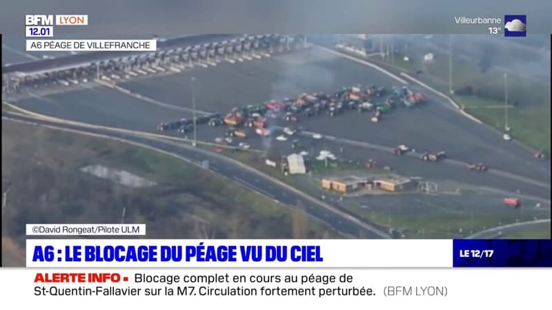 Colère des agriculteurs: le blocage du péage de Villefranche-sur-Saône sur l'A6 vu du ciel