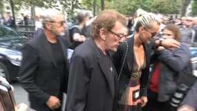 Johnny Hallyday, Francis Huster, … et une foule d'anonymes pour les obsèques de Mireille Darc