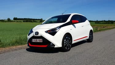 La nouvelle Aygo améliore sa connectivité avec une compatibilité Android Auto/Carplay qui ravira les urbains branchés.