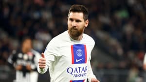 Lionel Messi pouce levé au PSG en avril 2023