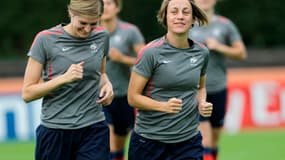 Loin des projecteurs du Mondial, les Bleues bricolent au quotidien