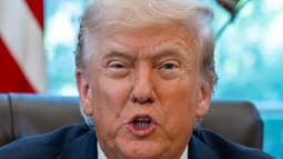 Le président américain Donald Trump s'exprime après la signature d'un décret dans le bureau ovale de la Maison Blanche à Washington, DC, le 6 octobre 2025.