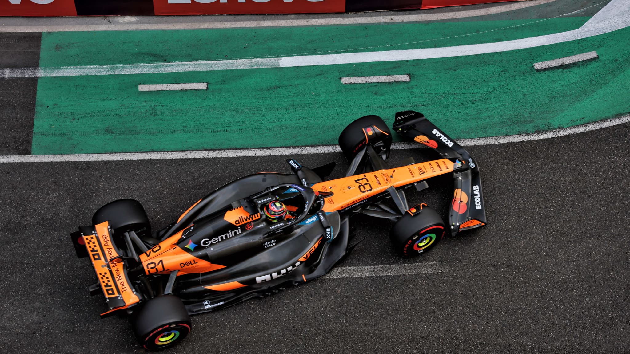 F1 (GP D'AZERBAÏDJAN): VERSTAPPEN EN POLE, PIASTRI ET LECLERC DANS LE MUR, SIX DRAPEAUX ROUGES ET UN RECORD D'INTERRUPTION À BAKOU DANS DES CONDITIONS DÉPLORABLES