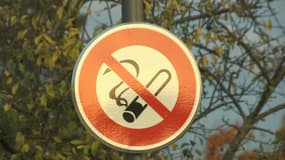 Un panneau interdiction de fumer à Colmar (Haut-Rhin)