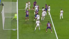 Le gardien du Real Madrid Lunin cache le ballon qui semblait signifier but de Lamine Yamal et du Barça, 21 avril 2024