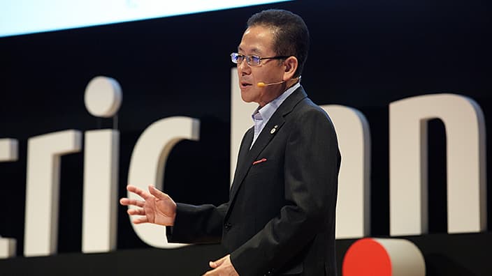 Tatsuya Tanaka, patron de Fujitsu, a annoncé le financement d'un centre d’excellence au sein de l’incubateur de l’École Polytechnique basé sur le plateau de Saclay.