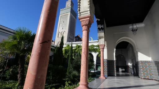 La cour et le minaret de la Mosquée de Paris, le 19 septembre 2012