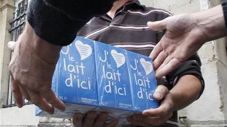 Les industriels et producteurs de la filière laitière en France ont trouvé mercredi un accord sur les prix du lait au troisième trimestre. /Photo prise le 5 août 2010/REUTERS/Pascal Rossignol