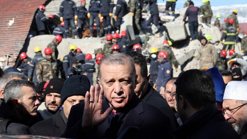 Séismes en Turquie: pourquoi le régime de Recep Tayyip Erdogan est critiqué?