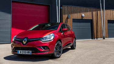 La Renault Clio IV, la voiture la plus vendue en France, mais aussi la voiture préférée des moins de 30 ans, devant les Volkswagen polo et Peugeot 208.