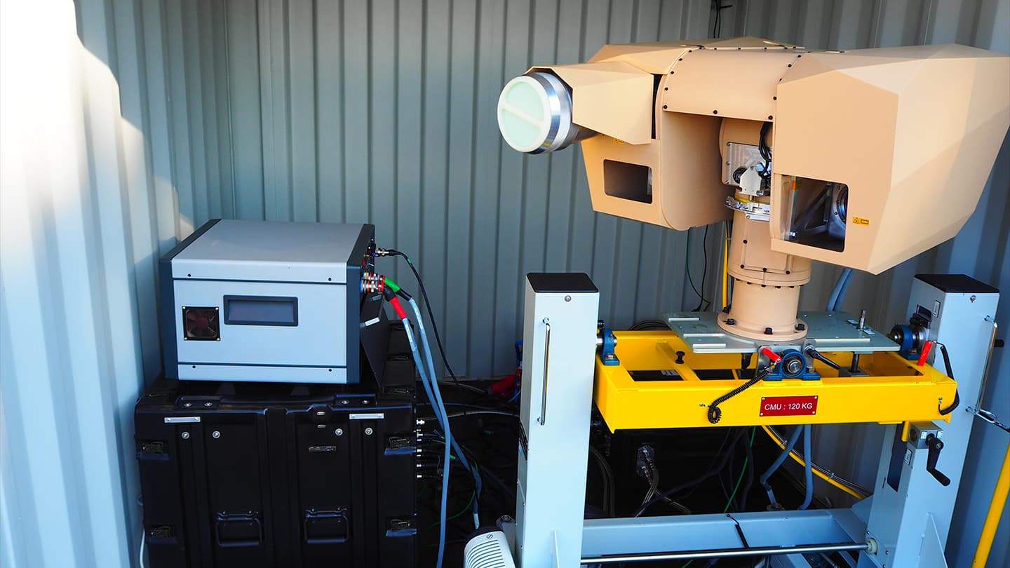 L’effecteur laser HELMA-P répond à la menace que représentent les drones et plus particulièrement les
mini-drones.