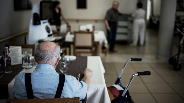 Des pensionnaires photographiés dans un Ehpad du groupe Korian à Roanne, dans la Loire, en 2018 