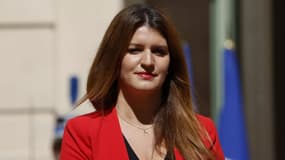 Marlène Schiappa devant le palais de l'Élysée (illustration)