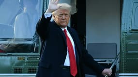 Le président américin Donald Trump quitte la Maison Blanche à bord de l'éhélicoptère présidentiel Marine One à quelques heures de la fin de son mandat, le 20 janvier 2021