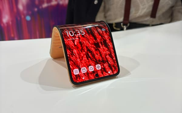 Avec ce concept, Motorola montre qu'il est possible de plier complètement un smartphone.