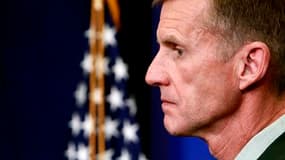 Le général McChrystal, commandant des forces alliées en Afghanistan, est sur la sellette depuis la publication de certains de ses propos par le magazine Rolling Stone. Le président Barack Obama l'a convoqué mercredi à la Maison blanche. /Photo d'archives/