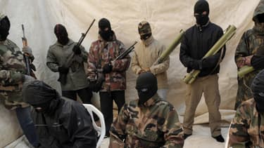 Des membres d'un commando se réclamant du Front de libération national de la Corse en mai 2010