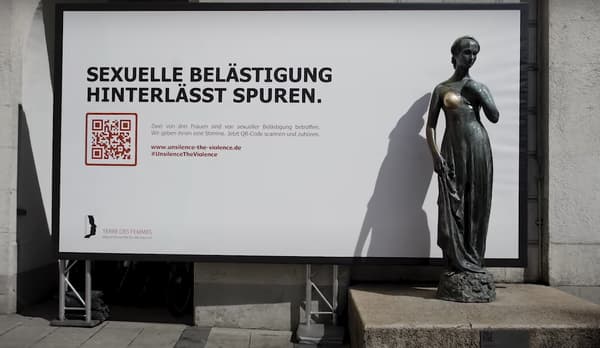 Capture d'écran de la vidéo de l'association allemande Terre de Femme à l'origine d'une campagne de sensibilisation contre le harcèlement sexuel déployée en Allemagne en avril 2024.