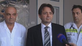 Le directeur du Centre hospitalier de Troyes, Phillipe Blua (au centre) s'est montré rassurant, ce mercredi, sur l'état de santé des rescapés de l'accident du minibus.