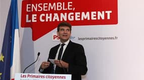 "Je ferai certainement un choix" pour le second tour de la primaire d'investiture socialiste opposant François Hollande à Martine Aubry, a déclaré mardi Arnaud Montebourg, qui continue d'entretenir le suspense sur une éventuelle consigne de vote en faveur