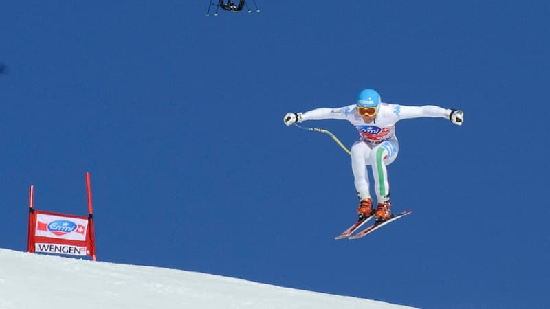 Un drone derrière un skieur lors de la descente de Wengen (Suisse) en 2012