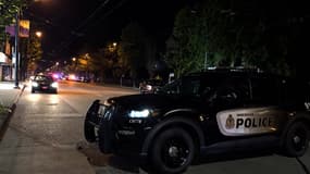 Une voiture de police sur les lieux du drame, à Vancouver, ce samedi 26 avril 2025.