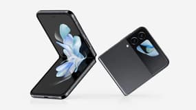 Dans la catégorie des smartphones compacts, le Galaxy Z Flip 4 profite d'un grand écran qui se replie et d'un petit écran externe. 