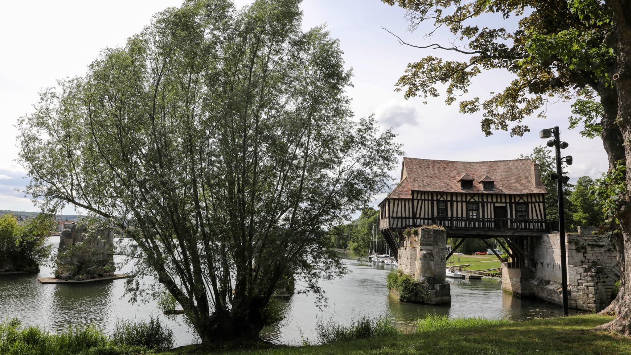 Le Vieux-Moulin de Vernon. Le Vieux-Moulin de Vernon.